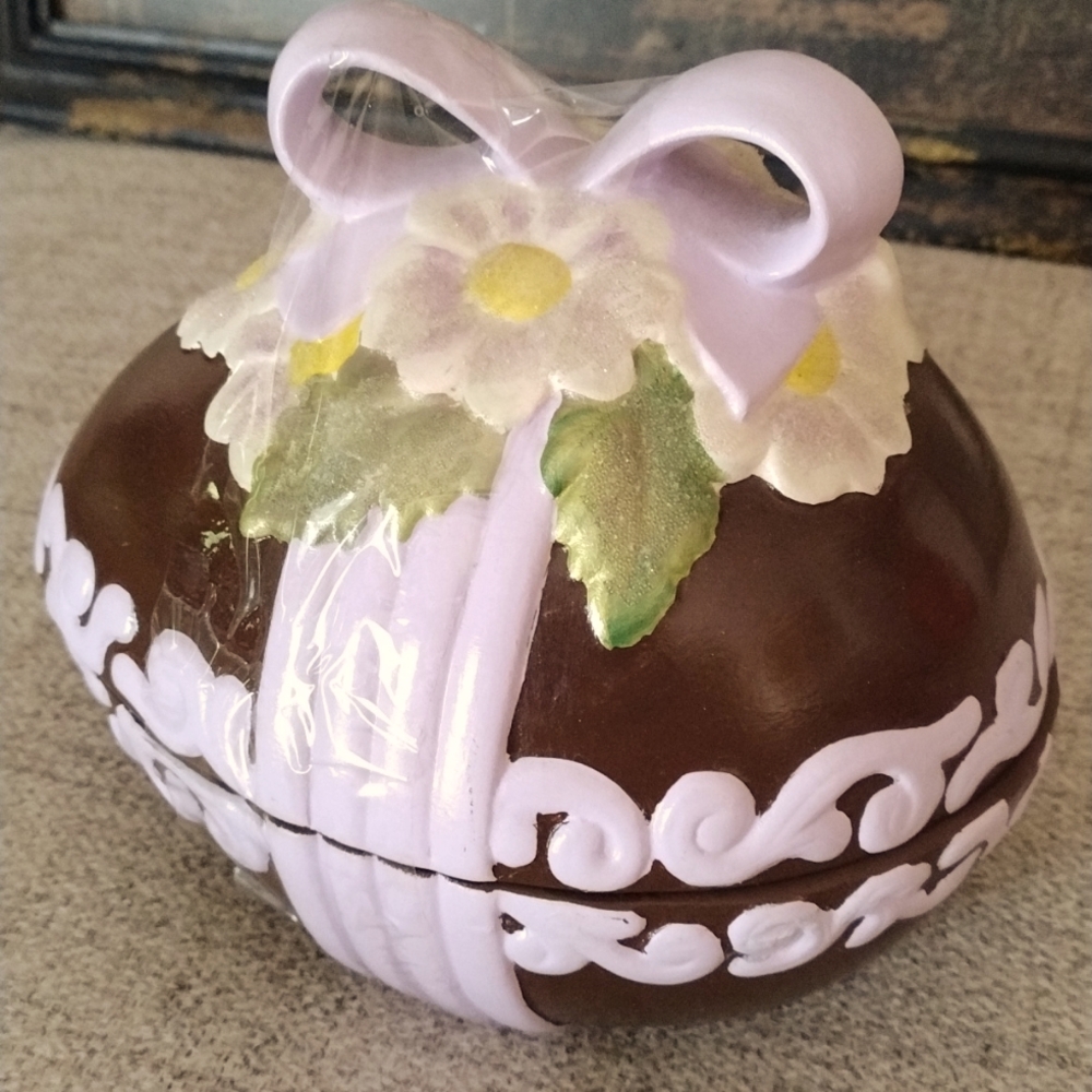 Vintage 1973 Ceramic Easter Egg Faux Chocolate Candy Container